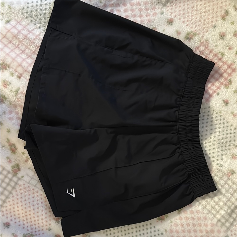 Gymshark Women's black Athletic Shorts with pockets 🆕